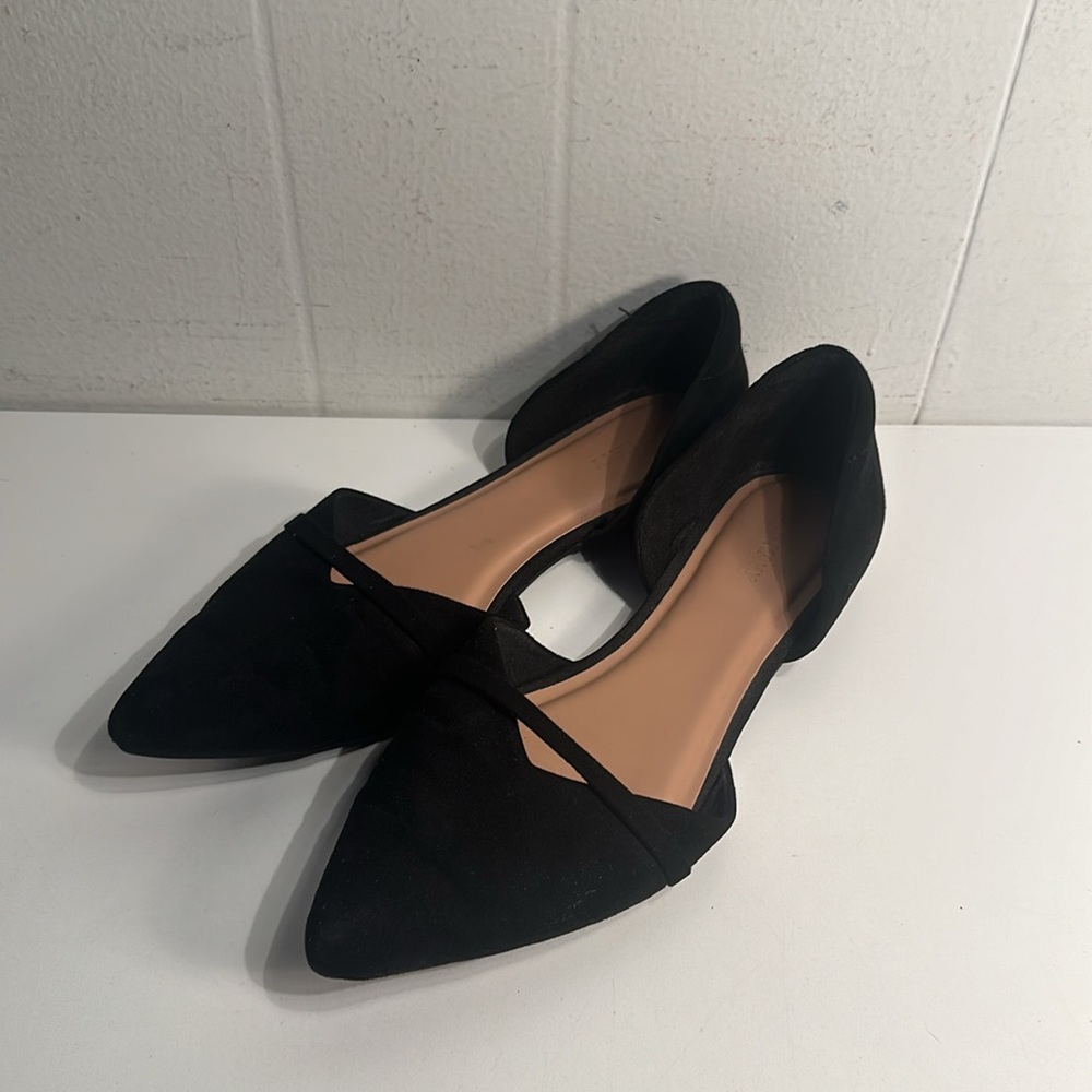 Old Navy Black Faux Suede Pointed Toe Flats - Size 9 Women’s - Picture 3 of 10